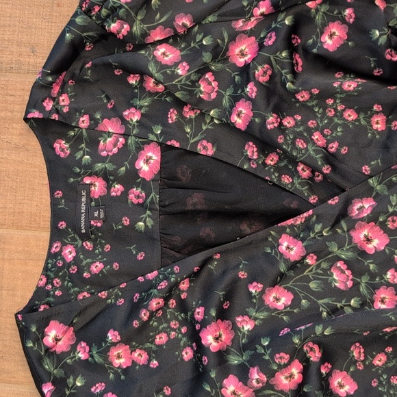 EUC Banana Republic Wrap Blouse With Side Tie Floral Black Pink Size XL - Picture 2 of 9